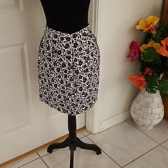 Chaps Mini Skirt Size 6 - Picture 3 of 7